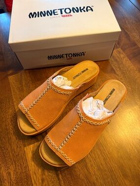 Minnetonka Women's Coral Suede Mule Slides with Whipstitch Trim